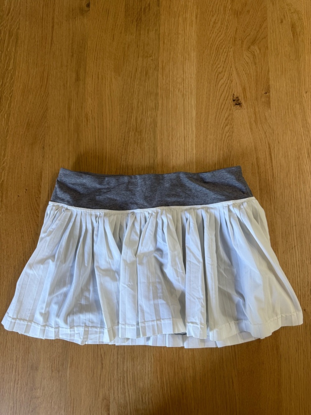 Lululemon Pleated White Mini Skirt with Gray Waistband - Picture 3 of 6